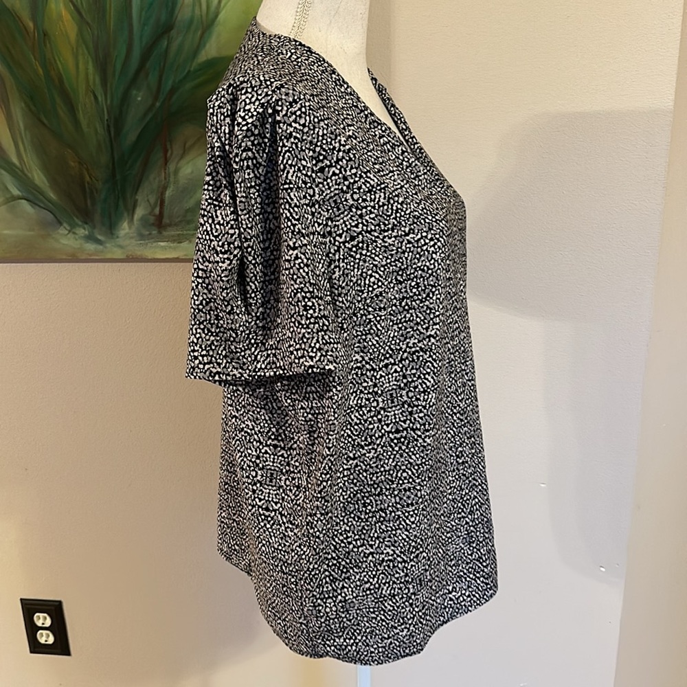 Express Patterned Blouse - Picture 5 of 8